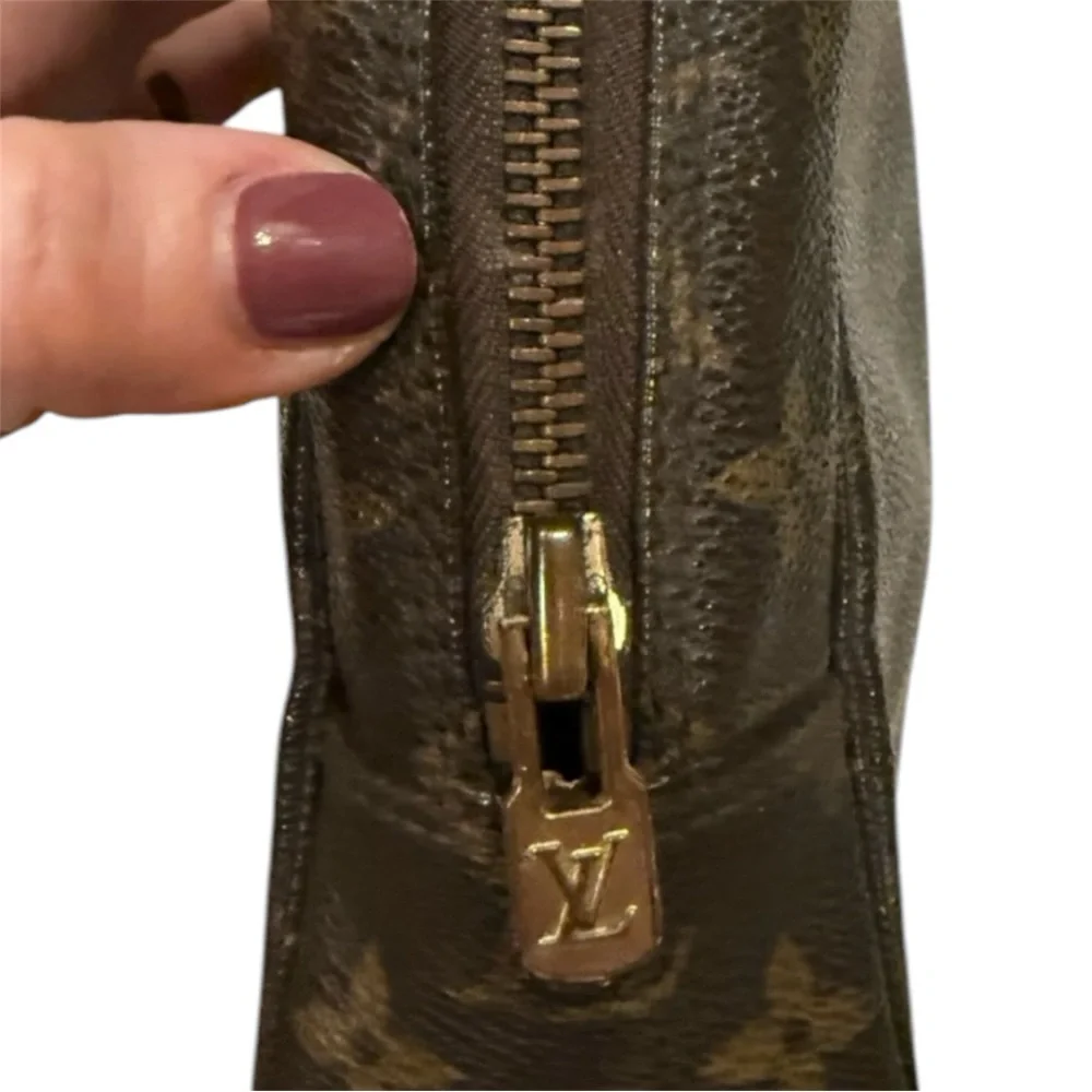 Louis Vuitton Toilette Pouch - Picture 4 of 7